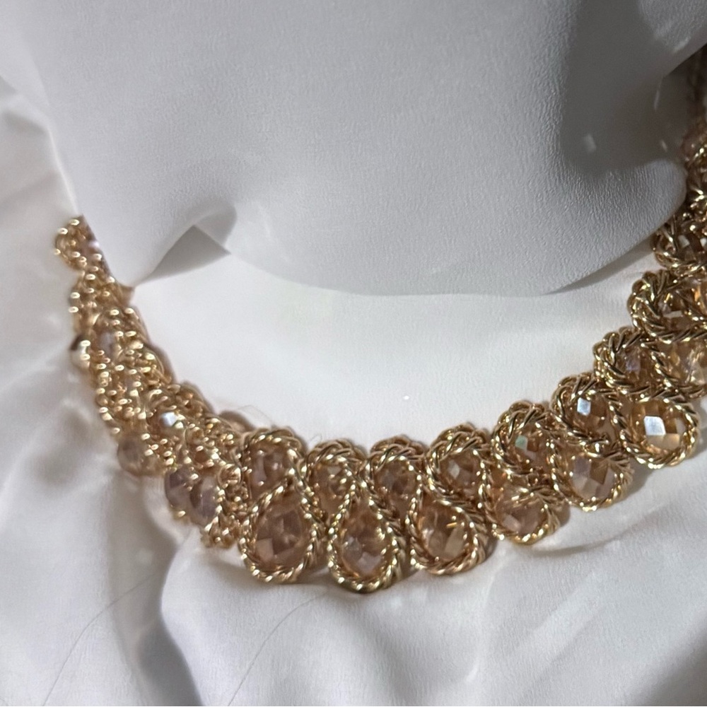 Elegant Gold Women's Necklace